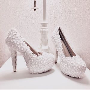 NWOT Wedding platform pearly high heel pumps